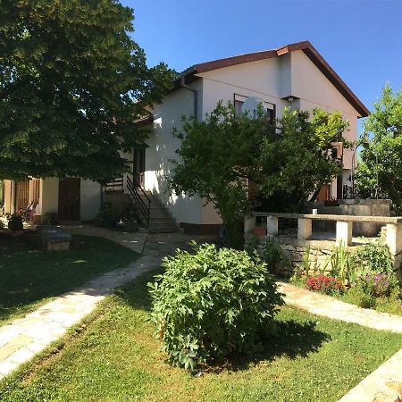 Two-Bedroom Countryside Apartment Marcana Luaran gambar